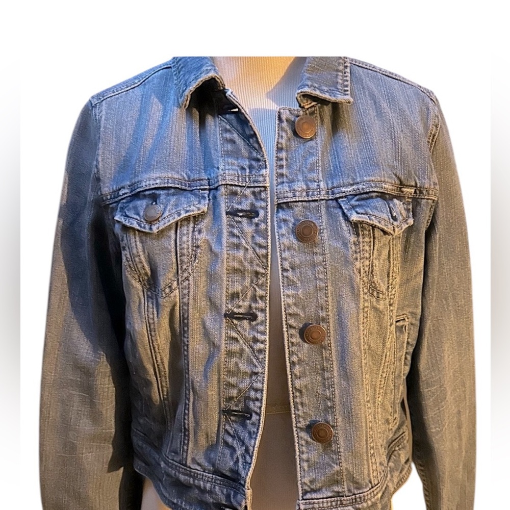 AMERICAN EAGLE Pre Owned Jean Jacket Size M. Great Jacket